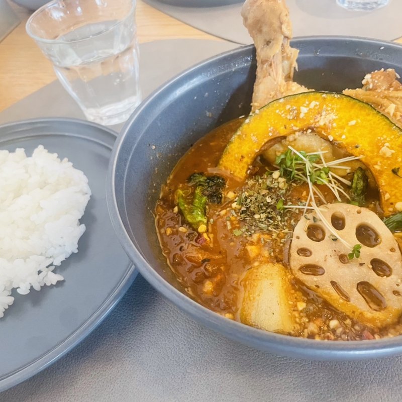 骨付きチキンと7種の野菜カリー(202カリー堂)