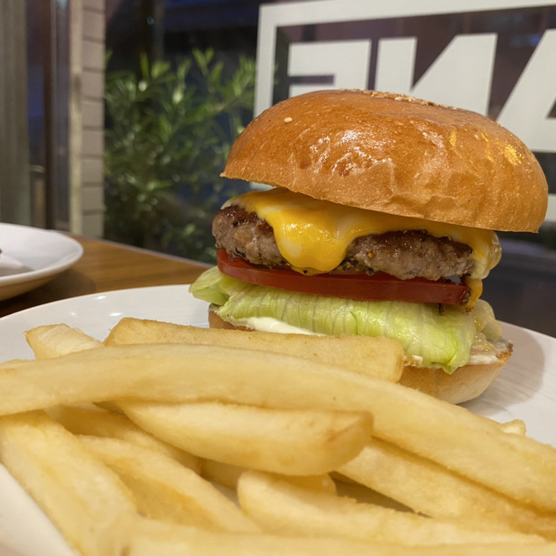 パイナップルチーズバーガー(BURGER&MILKSHAKE CRANE)