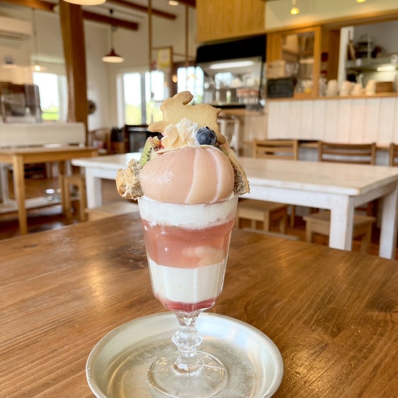 自家製桃のパフェ(ミズサキノート （Mizusaki Note）)