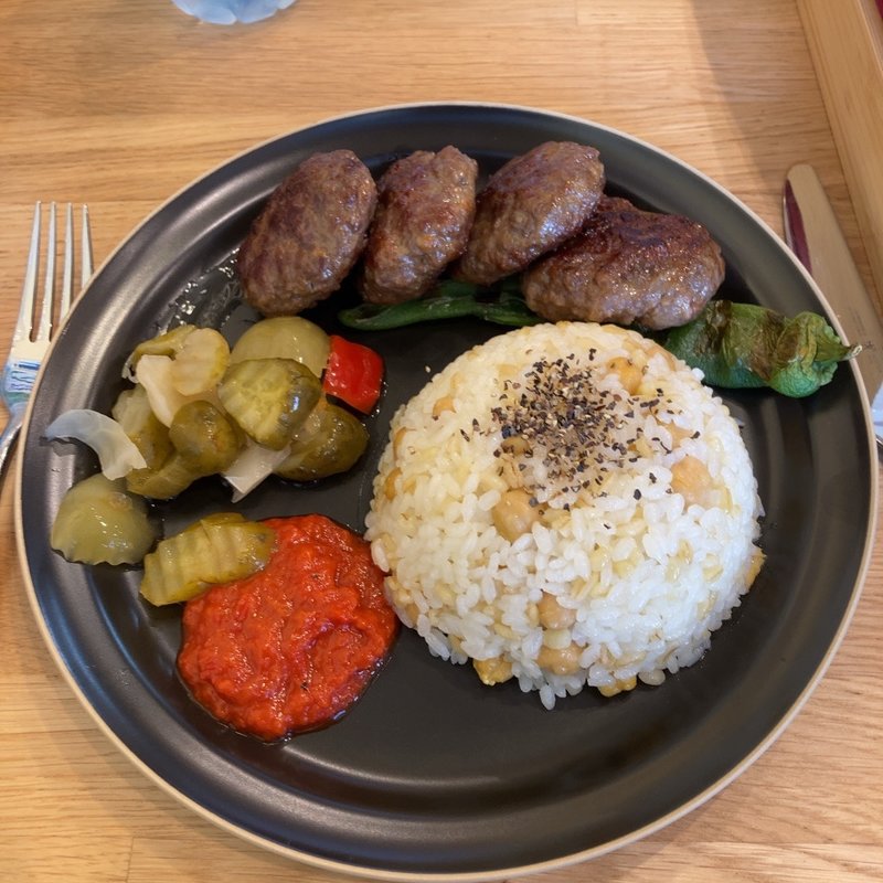 トルコ風ハンバーグランチ(Turkish Cafe and Bar Doğal)