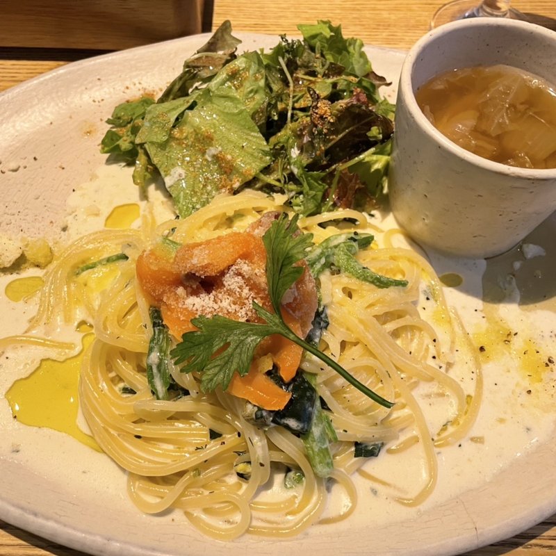 スモークサーモンとほうれん草のクリーム名前パスタ(セットドリンク付)(44APARTMENT ダブルフォーアパートメント 町田)