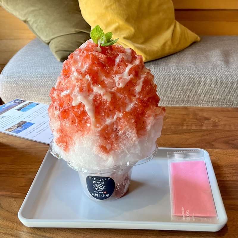 かき氷 贅沢いちご(壺焼き芋専門店 甘すぎてごめんね・天然氷の