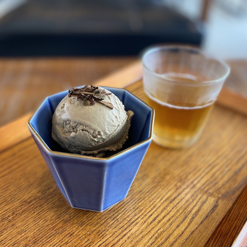 焙じ茶とうふあいすくりーむ、水出しほうじ茶(HAPPA STAND TAKI)