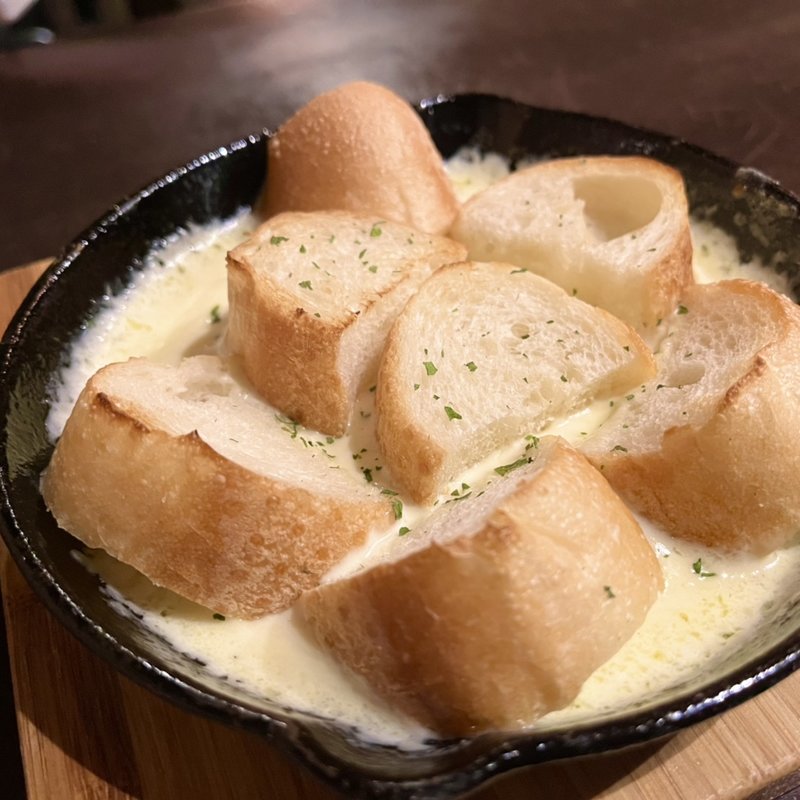 チーズに溺れたバケット(バルコラボTAKKYUバル 奥武山公園)