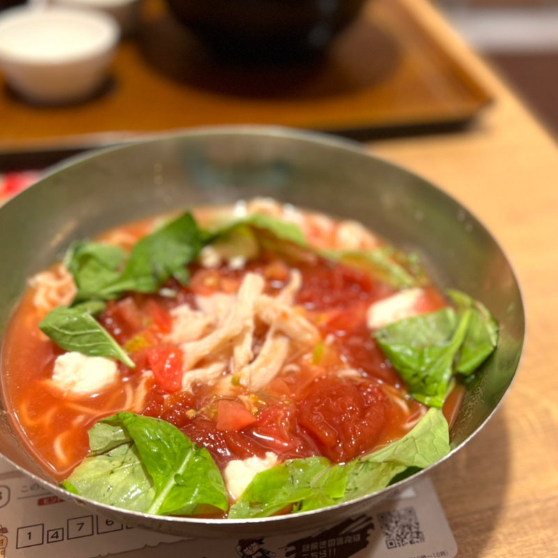 蒸し鶏とモッツァレラのトマト冷麺(ガスト 札幌狸小路店)