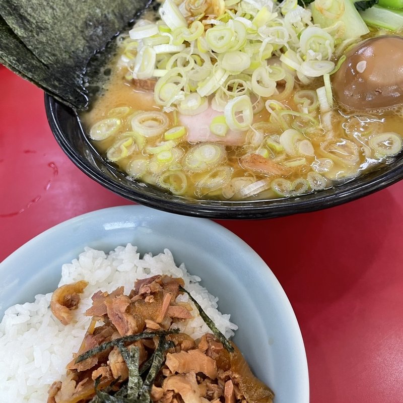 ラーメン中盛（ネギ、味玉）、まぶし丼(杉田家 千葉祐光店)