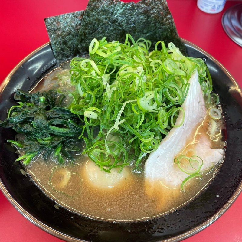 ラーメン中盛＋九条ネギ(横浜ラーメン 相馬家)