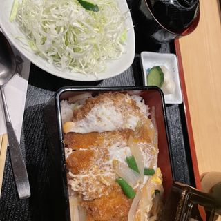 カツ定食(三錦)