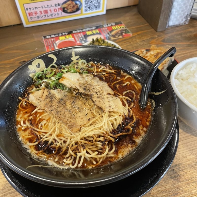 六黒ラーメン+ご飯、餃子3子セット(らーめん食堂  ろくの家 小郡店)