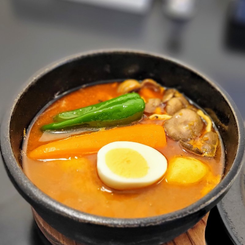 チキン野菜きのこのスープカリー(ダッチオーブン)