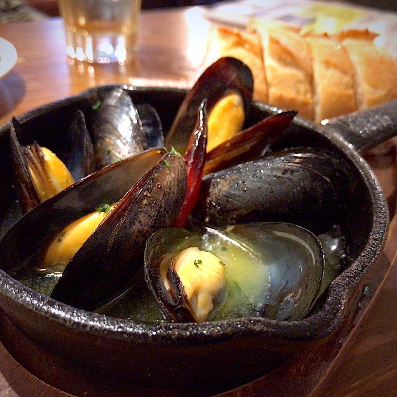 ムール貝の白ワイン蒸し(ワイン酒場 GabuLicious 仙台 （ガブリシャス）)