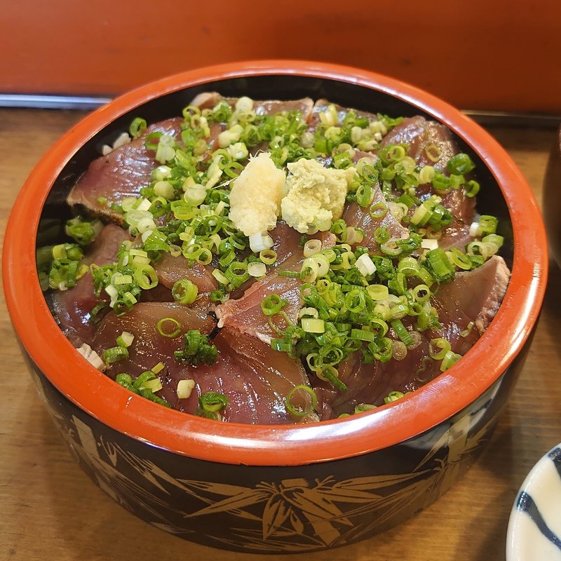 勝浦かつお炙りづけ丼(京平寿司 )