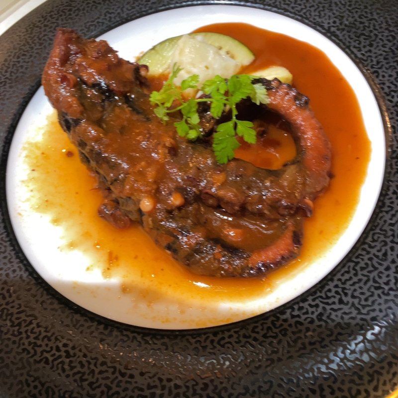 明石タコのトマトソース煮込み柔らか〜い(ガストロノミーア　サバニー)