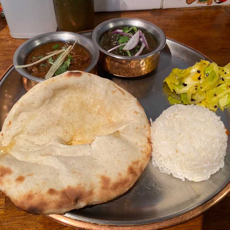 2種盛り+ミニライス、チーズクルチャ (シバカリー ワラ （shiva curry wara）)