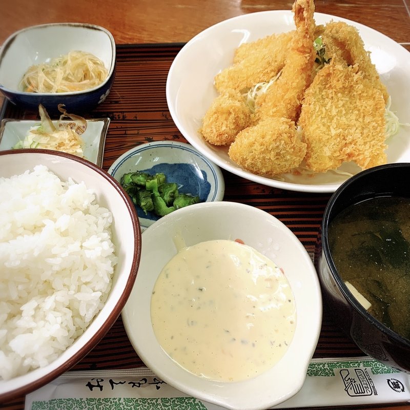 海鮮ミックスフライ定食（えび・きす・ほたて）(定食の店 ごはん亭)