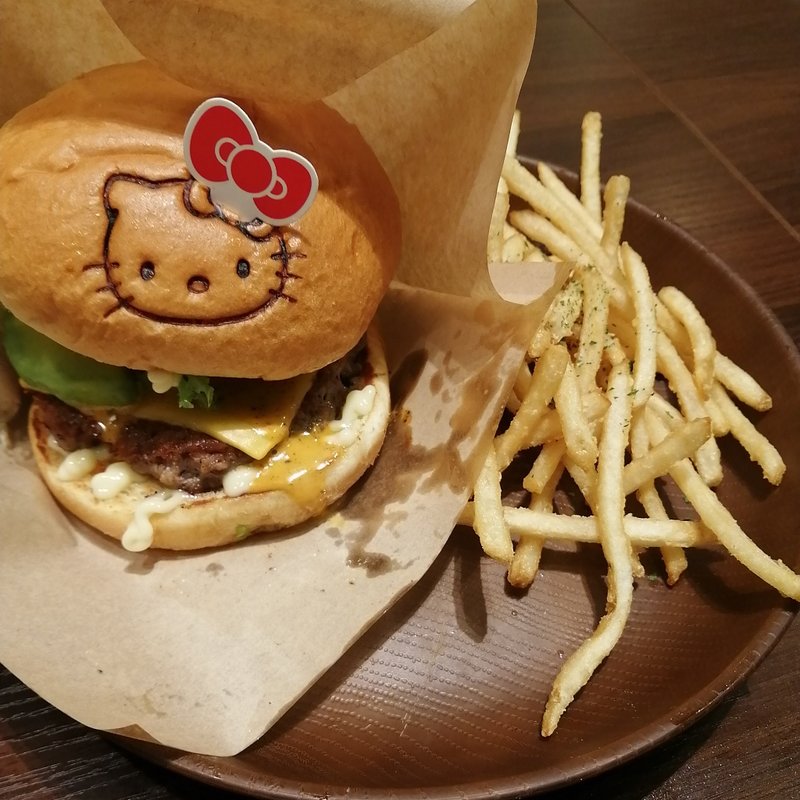 牛肉100%
ハンバーガープレート
メキシカンソース(サンリオカフェ)