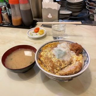 カツ丼(味噌汁つき)(あけぼの )