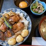 炭火焼鳥丼+卵黄付き(サービス)
