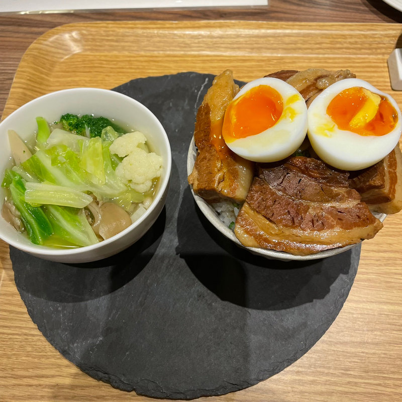 国産米澤豚のトロ旨角煮丼(吉祥寺コーンバレー)