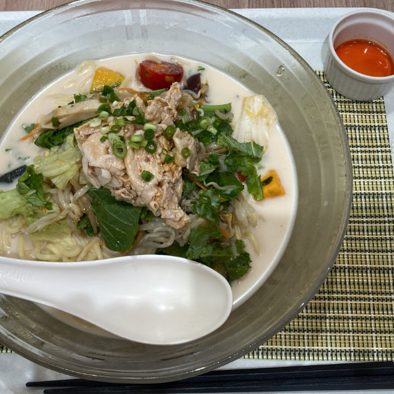 夏野菜と豚しゃぶの冷やしちゃんぽん(麺大盛り)(リンガーハット ココリア多摩センター店)