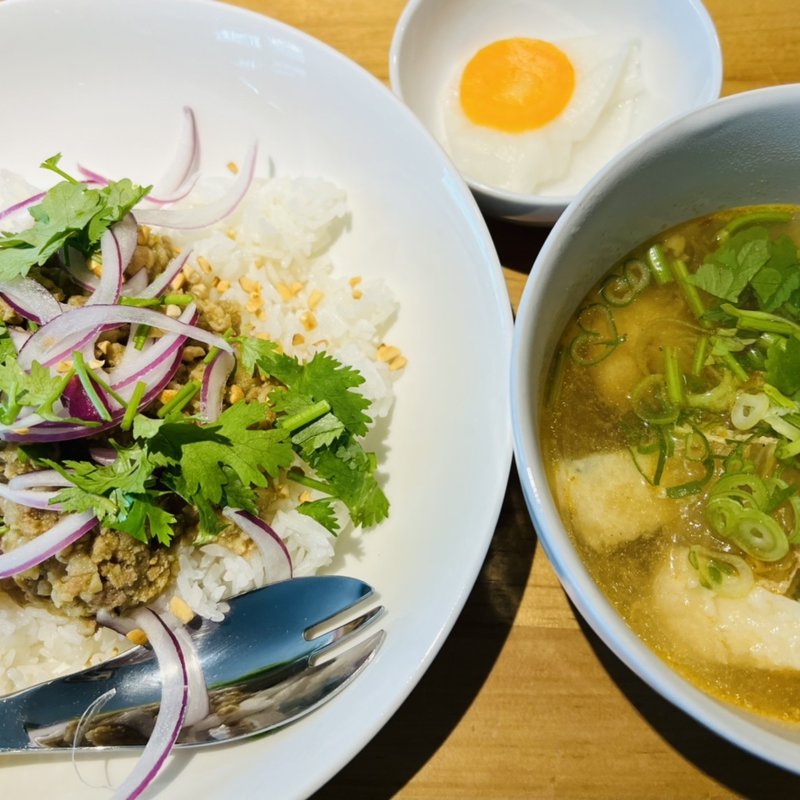 今週のスペシャル（ドライグリーンカレーとスキーナーム）(和レー屋 丁子 （ワレーヤ チョウジ）)