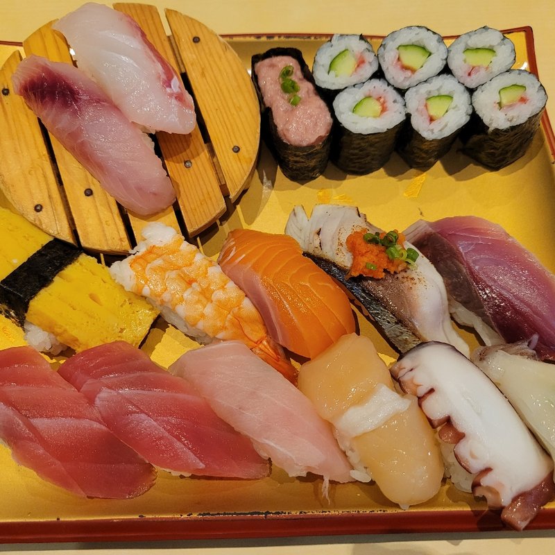 豪華たらふく握りランチ(江戸前回転寿司 海鮮問屋ふじ丸 伊勢原店)