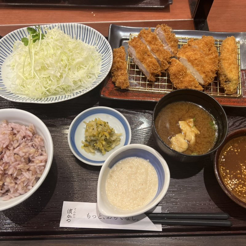 ロースとチキンカツ定食　お昼のとろろセット(とんかつ浜勝 佐世保針尾バイパス店 （はまかつ）)