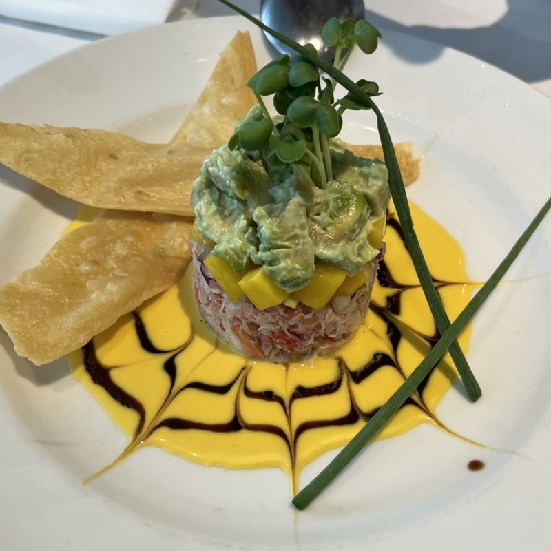 蟹とタルタルのアボカドのマンゴツリー(シーフードジョーズ)