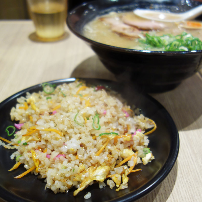 ラーメン・半チャーハンセット(博多川端どさんこ ソラリアステージ店)