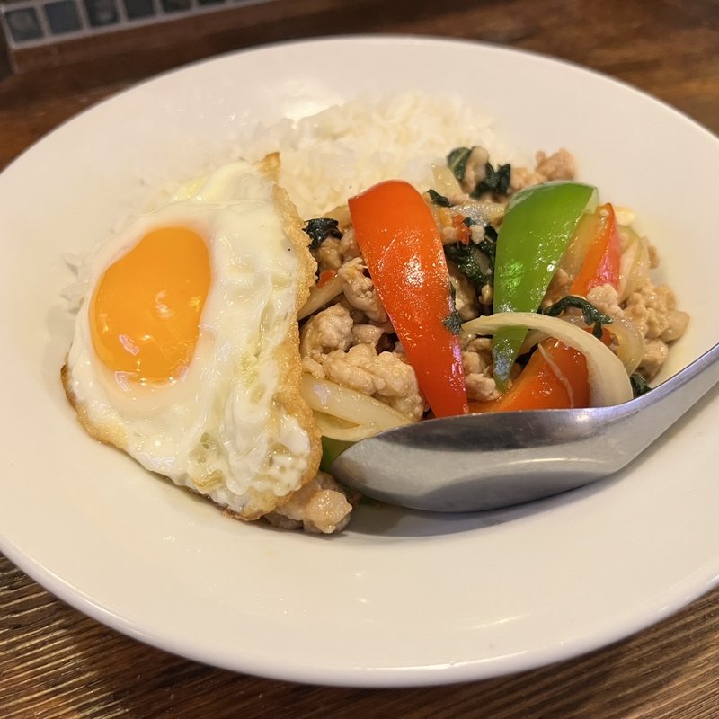 ガパオライス(夜市バール リーサン)