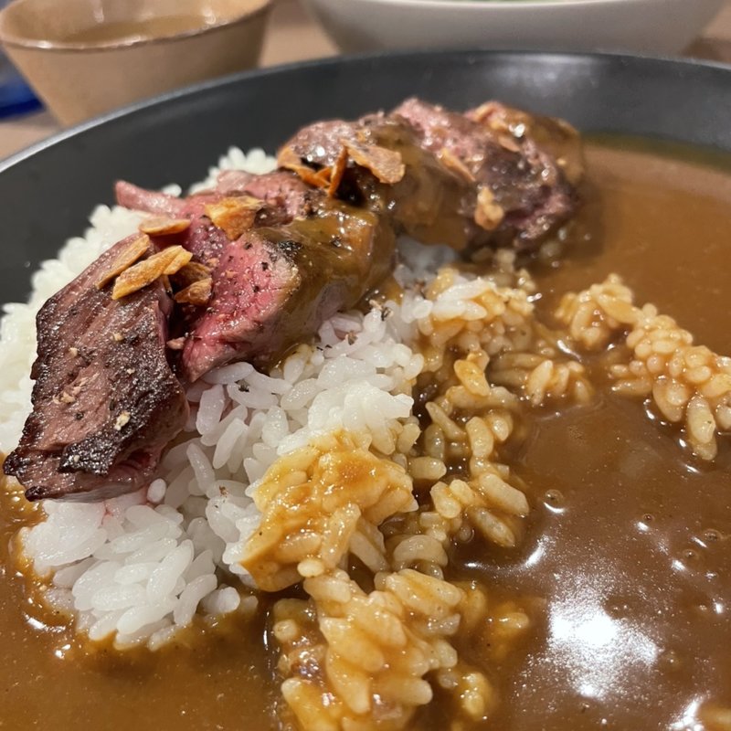 牛ハラミステーキカレー(洋食バル エイル)