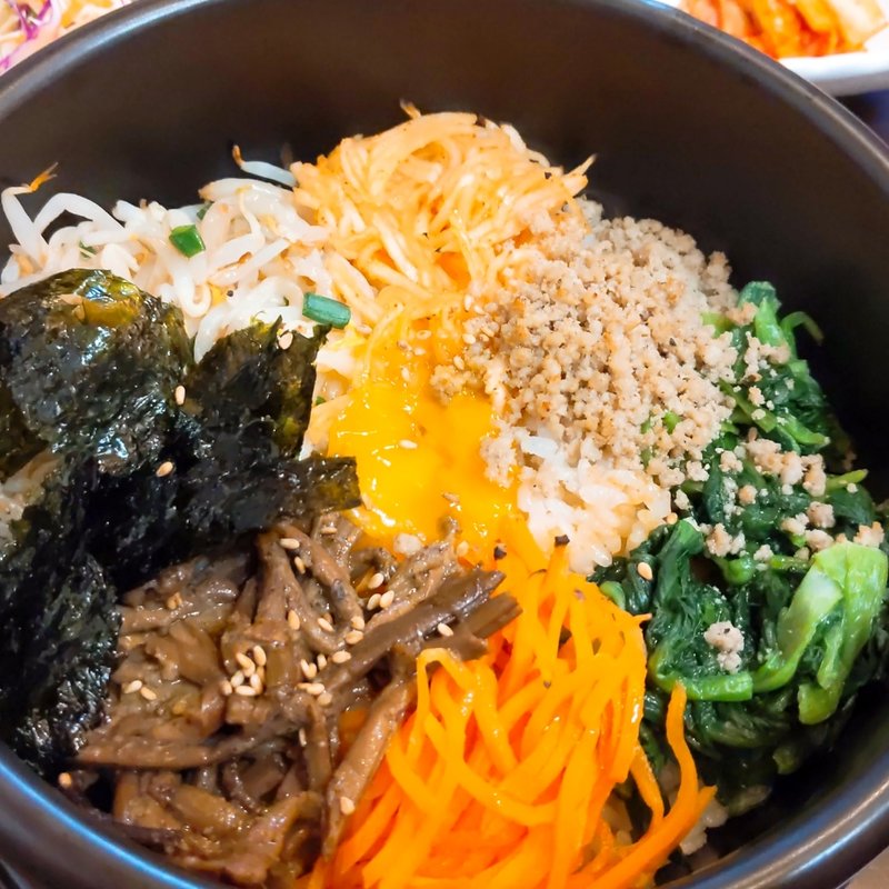 石焼ビビンバ(ヤンニョムチキンと韓国料理 ナヌリ 神田)