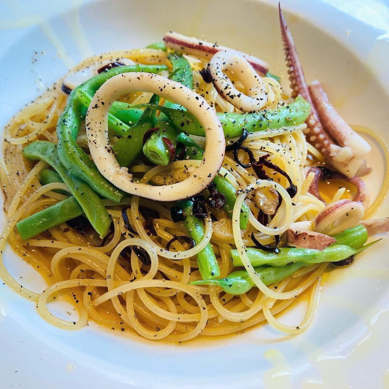 スルメイカとサヤインゲンのペペロンチーノ(ラクレット×ラクレット)