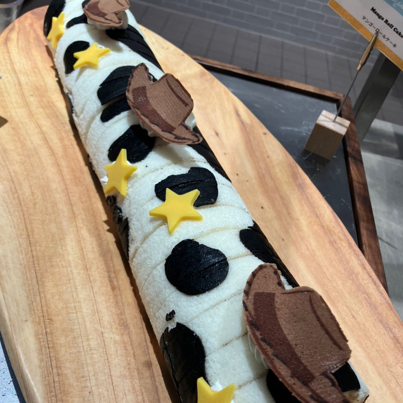 ウッディのマンゴーロールケーキ(ロッツォ･ガーデンカフェ)