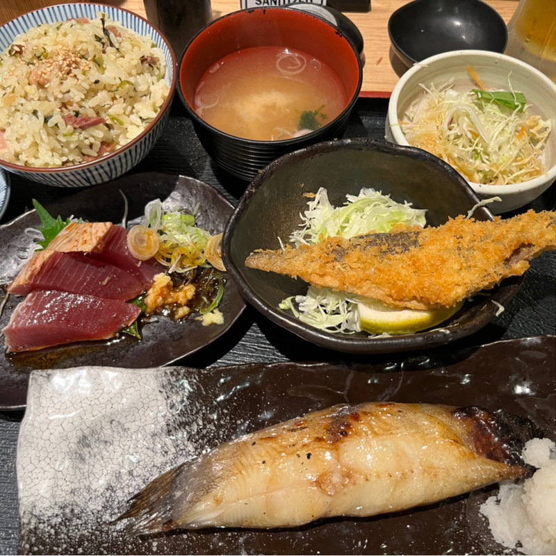 銀かれい+かつお刺身+ほっけフライ(一夜干しと海鮮丼 できたて屋 コモレ四谷店)