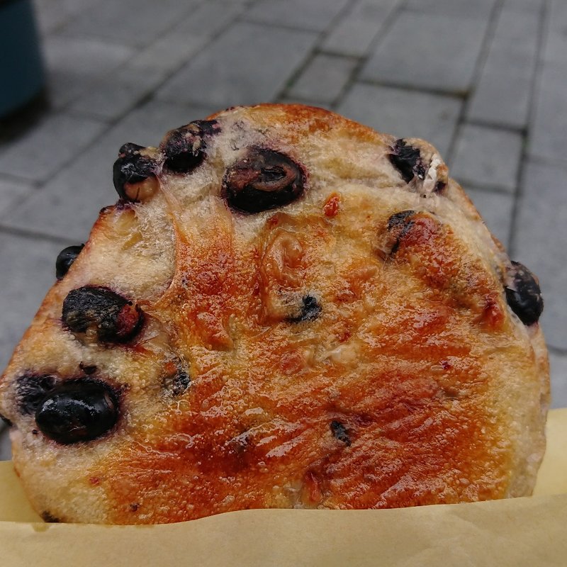 黒豆塩バターパン(ますやパン トラントランますや)