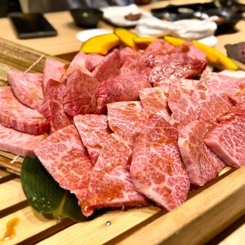 上カルビとロース盛り合わせ(黒毛和牛 牛の膳 本町)