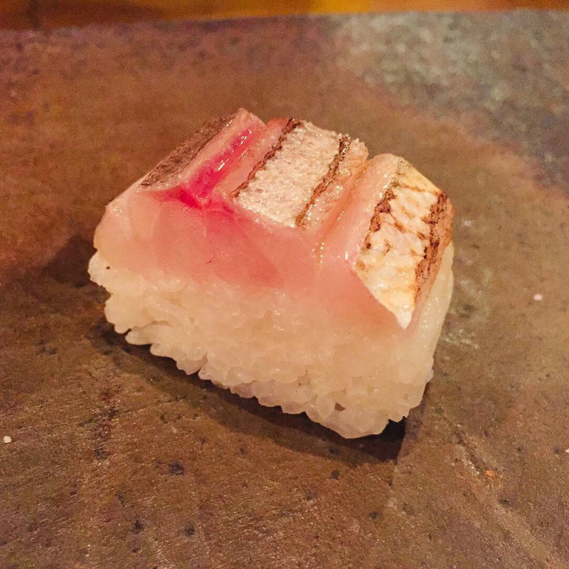 赤かますの炙り鮨(九わ萬)