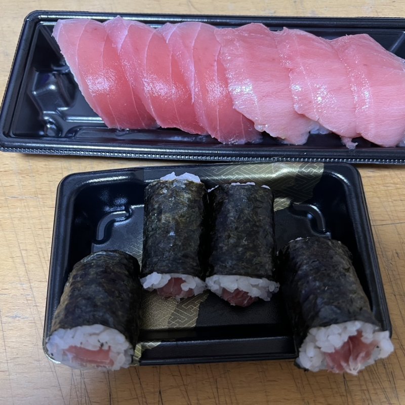 まぐろ赤身3貫盛り、中トロ3貫盛り、鉄火巻き4巻。(スシロー 東府中店 )