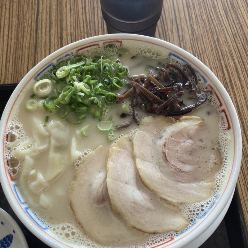 王道豚骨肉ワンタン麺(博多豚十郎)