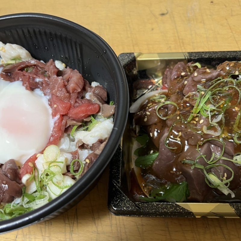 温玉馬トロ丼、馬レバ刺し(馬肉特急　小金井店)