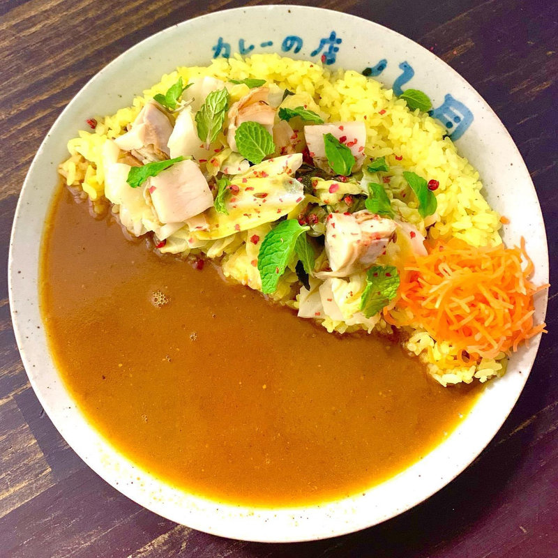 キャベツと帆立ミントのカレー(カレーの店 八月)