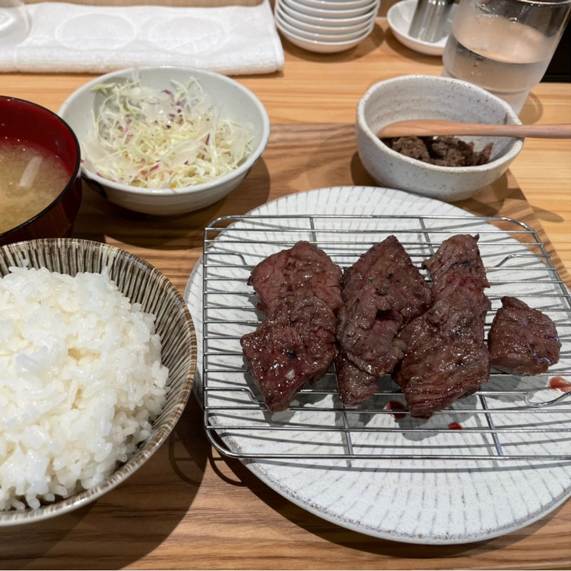 牛肉定食(山本肉炭)