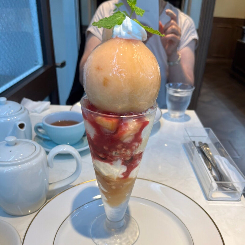 ピーチパフェ(パティスリー ベルクルール)