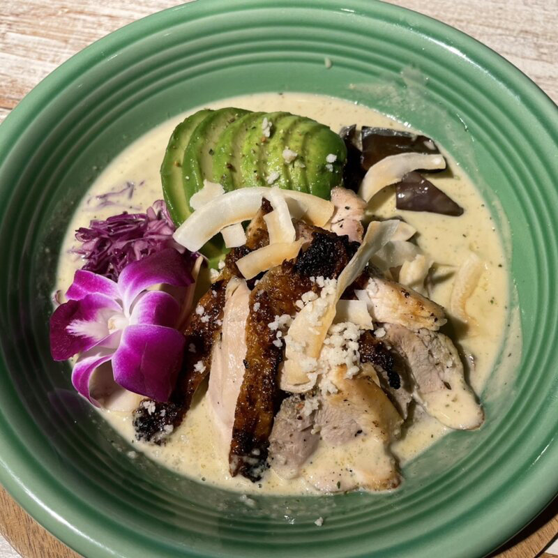 グリルチキンとアボカドのココナッツグリーンカレー(コナズ珈琲神奈川綾瀬)