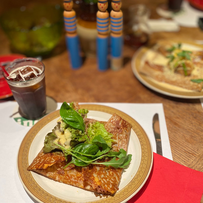 トマト アンチョビ バジル チーズのガレット(La Fee Delice （ラ フェ デリース）)