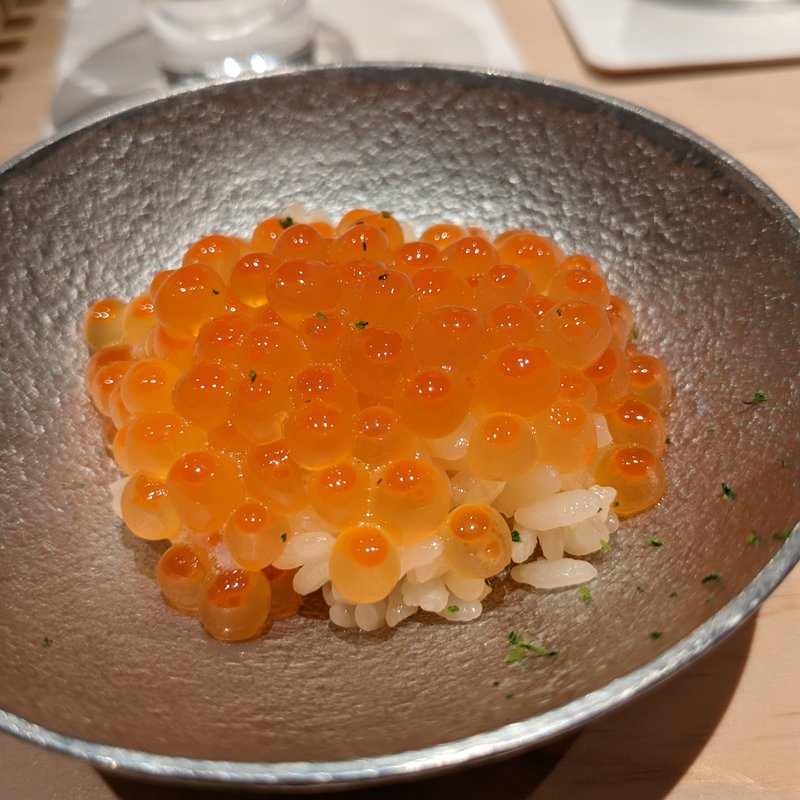 イクラ醤油漬け(鮨つぐ)