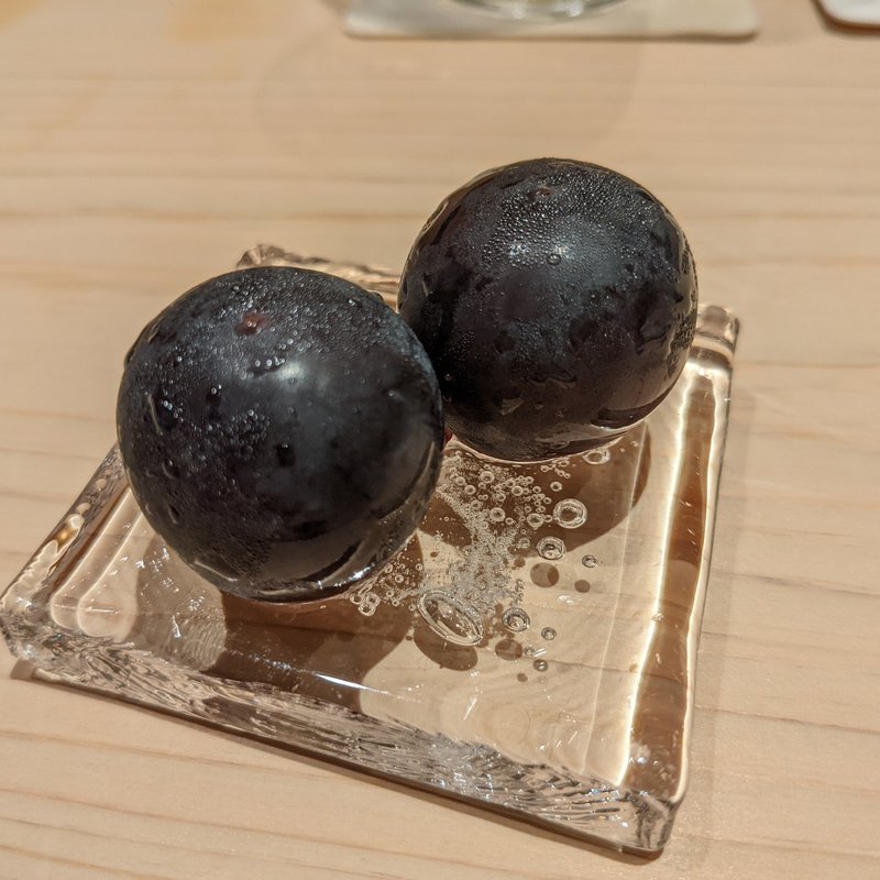 ピオーネ(鮨つぐ)