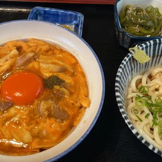 親子丼(お食事処 中重 （オショクジドコロナカジュウ）)
