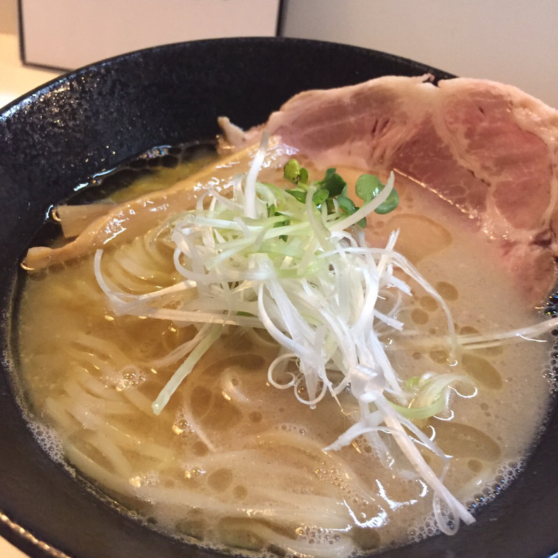 黒 豚骨醤油ラーメン(麺屋 豪)